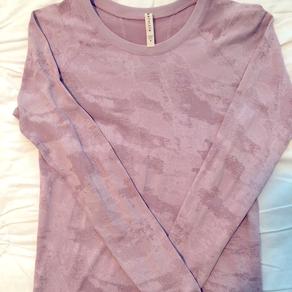 Athleta long sleeve momentum shirt. Size small